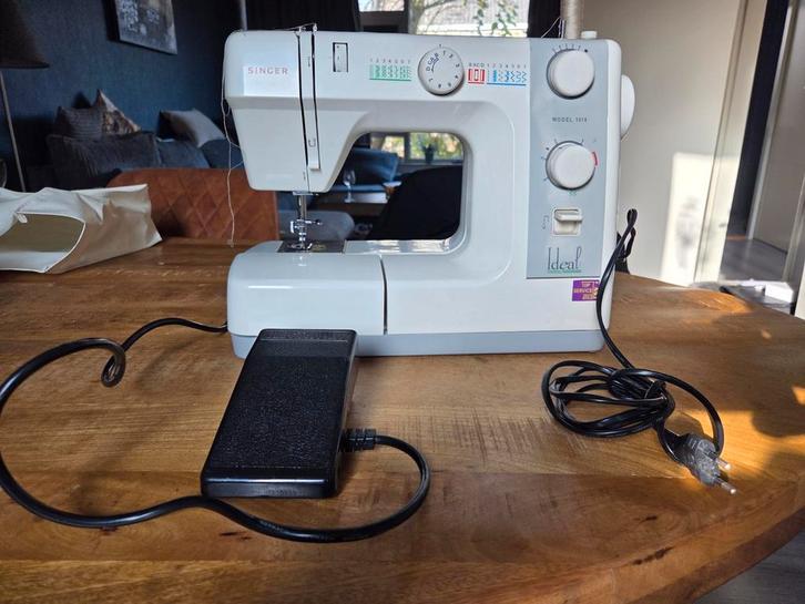 Singer Naaimachine - Model 1014, Hobby en Vrije tijd, Naaimachines en Toebehoren, Ophalen of Verzenden