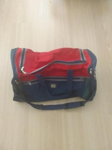Reistas/weekendtas kleur: rood /blauw z.g.a.n beschikbaar voor biedingen