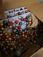 Decoratiemateriaal vol met kerstballen, Ophalen of Verzenden