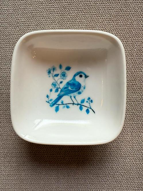 Nieuw Xenos porseleinen schaaltje met vogel op bloemen tak, Verzamelen, Porselein, Kristal en Bestek, Nieuw, Ophalen of Verzenden