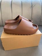 Yeezy slippers flax, Ophalen of Verzenden, Zo goed als nieuw