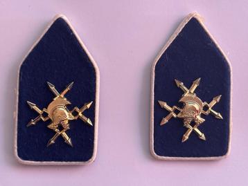 Set kraag emblemen verbindingen beschikbaar voor biedingen