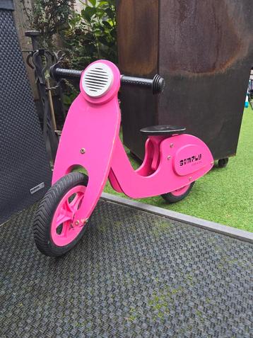 Roze vespa loopfiets beschikbaar voor biedingen