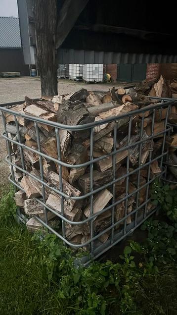 Te koop gekloofd haardhout beschikbaar voor biedingen