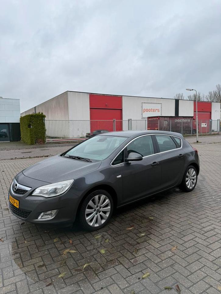 Opel Astra 1.4 Turbo 88KW 5D 2011 Grijs NIEUWE KETTING, Auto's, Opel, Particulier, Astra, ABS, Airbags, Airconditioning, Alarm