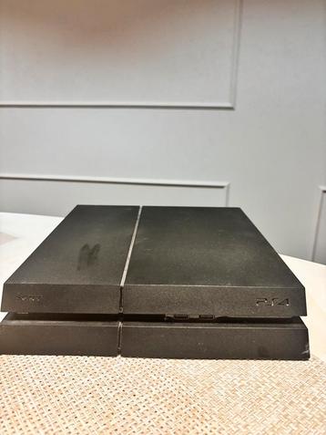 Playstation 4 + 2 controllers beschikbaar voor biedingen