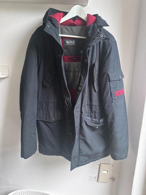 Indigo zwarte herenparka maat M met rode details, Kleding | Heren, Jassen | Winter, Zo goed als nieuw, Maat 48/50 (M), Zwart, Verzenden