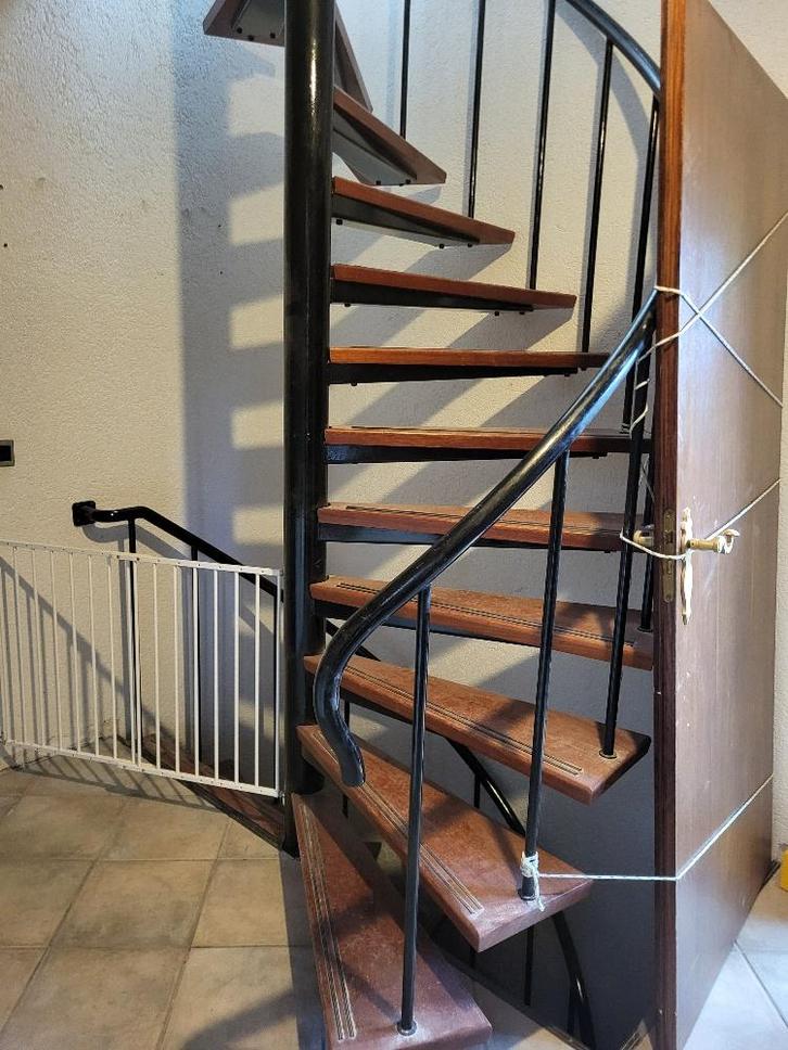 Dubbele wentrappen, Doe-het-zelf en Verbouw, Ladders en Trappen, Zo goed als nieuw, Trap, 2 tot 4 meter, Opvouwbaar of Inschuifbaar
