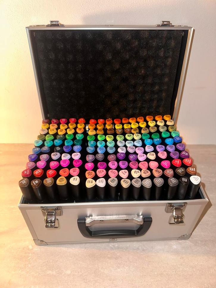 Decotime Twin Markers - 150 stuks in koffer, Hobby en Vrije tijd, Tekenen, Nieuw, Potlood of Stift, Ophalen of Verzenden