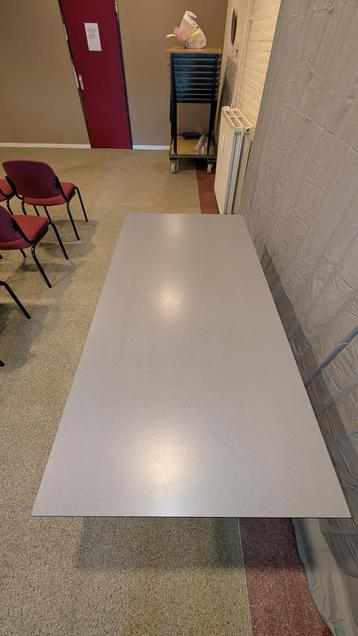 Bureau (160 x 80) (in hoogte verstelbaar) moet snel weg!