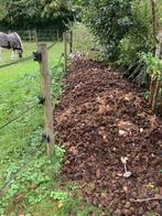 Biologische Paardenmest vol wormen, Ophalen, Mest