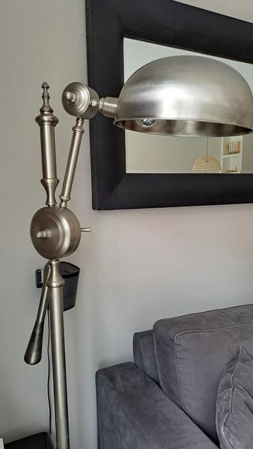 Stijlvolle Vloerlamp - Metaal beschikbaar voor biedingen