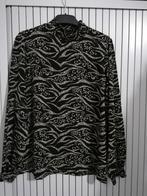 Zwart kleurige blouse met een print, Ophalen of Verzenden, Zo goed als nieuw, Maat 38/40 (M), Zwart