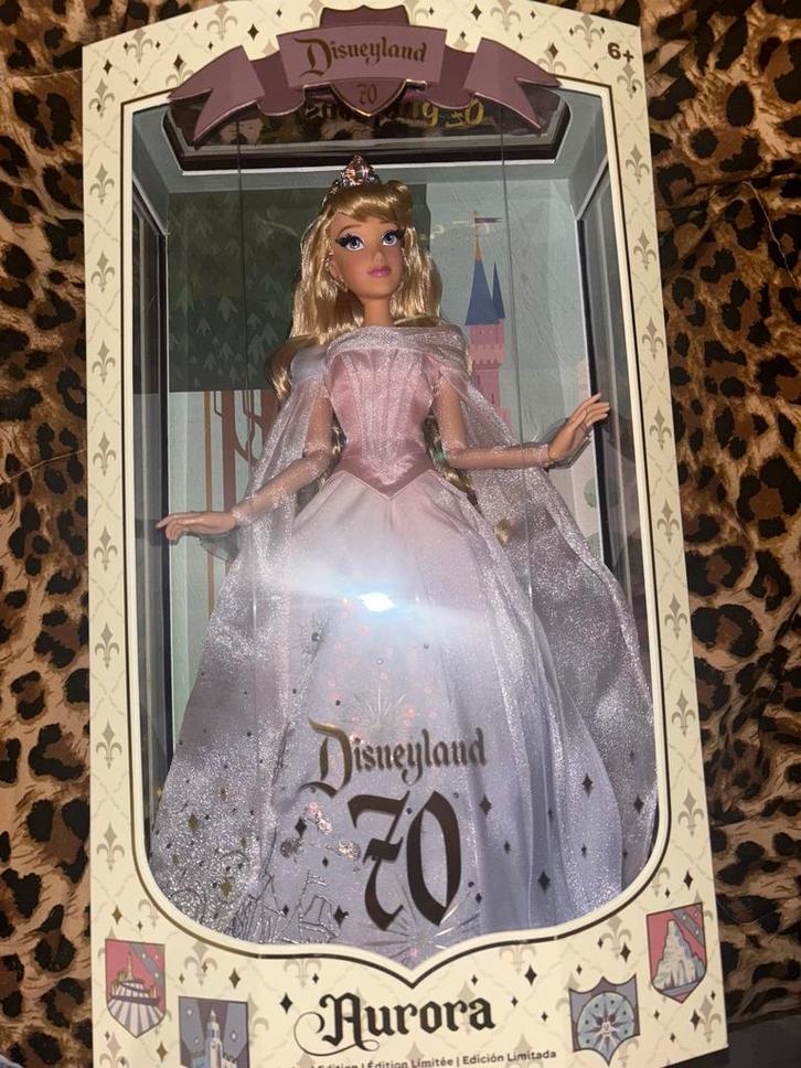 Disney Aurora 70 Jaar Pop - Nieuw in Verzenddoos, Verzamelen, Poppen, Nieuw, Pop, Ophalen of Verzenden