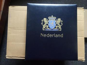 DAVO III en IV met postzegels (postfris) beschikbaar voor biedingen