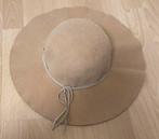 Elegante beige hoed, Kleding | Dames, Hoeden en Petten, Ophalen of Verzenden, Zo goed als nieuw