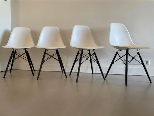 Vitra eames side chairs wit stoelen dsw zwart, Huis en Inrichting, Stoelen, Zo goed als nieuw, Vijf, Zes of meer stoelen, Wit