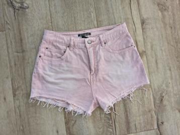 Prachtige roze korte spijkerbroek van Billabong, S. Denim. beschikbaar voor biedingen