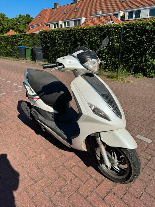 Piaggio New Fly 50cc 4-Takt Snorscooter (Blauw Kenteken), Fietsen en Brommers, Scooters | Piaggio, Gebruikt, Fly, Maximaal 25 km/u
