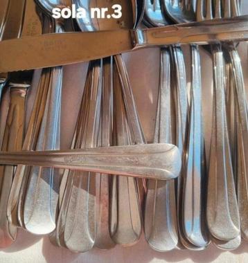 Vintage bestek Sola brede platte relief  handvatten beschikbaar voor biedingen