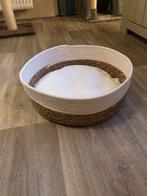 3 items voor 5€! 2 katten mandjes en 1 kattenbak, Ophalen, Zo goed als nieuw