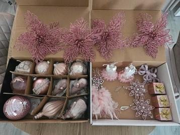 Roze kerst hangers beschikbaar voor biedingen