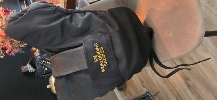 Km dressuur zadel 17.5 inch, Dieren en Toebehoren, Paarden en Pony's | Zadels, Zo goed als nieuw, Dressuur, Ophalen of Verzenden