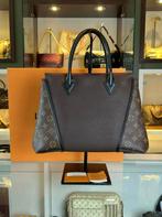 Louis Vuitton W Tote bag, jaartal 2019 zeer goede staat, Ophalen, Zo goed als nieuw, Bruin, Handtas