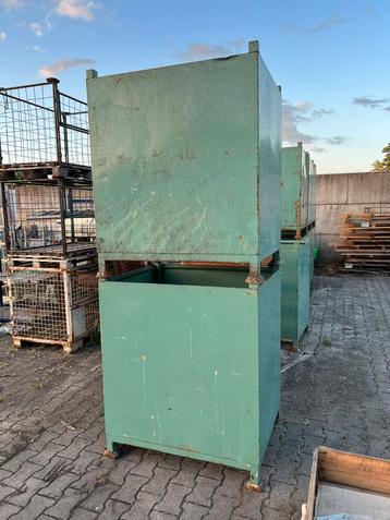 Oudijzer afvalbakken 9 stuks beschikbaar voor biedingen