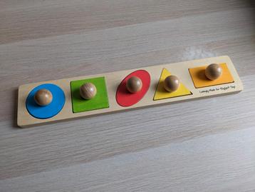 Houten vormenpuzzel  beschikbaar voor biedingen