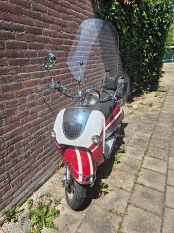 Gratis af te halen. RETRO SCOOTER   beschikbaar voor biedingen