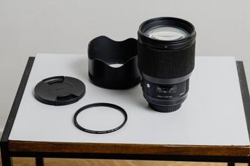 Sigma 85mm Art 1.4 EF met zonnekap beschikbaar voor biedingen