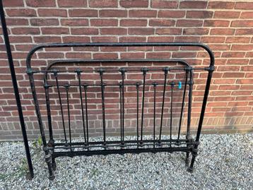 Antiek Gietijzeren Bedframe beschikbaar voor biedingen