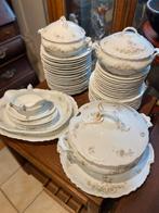 Antiek Porseleinen Servies met Bloemen, Ophalen