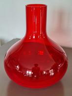 Grote decoratieve rode glazen vaas, Huis en Inrichting, Woonaccessoires | Vazen, Glas, Ophalen of Verzenden, Zo goed als nieuw