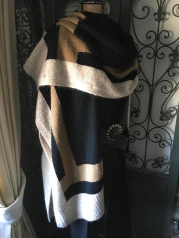 MILANO ITALY’ GEBREIDE PONCHO ZWART- CAMEL-BEIGE 40-46 NIEUW beschikbaar voor biedingen