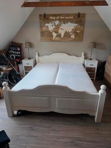 Grenen houten bed incl. elektrische bodems en matrassen beschikbaar voor biedingen