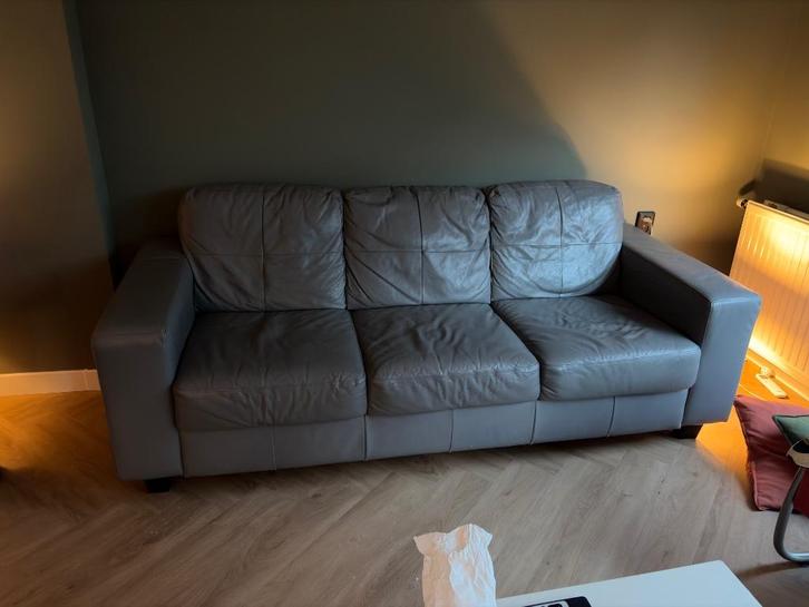 Ikea grijze leren bank - driepersoons!, Huis en Inrichting, Banken | Bankstellen, Gebruikt, Rechte bank, Driepersoons, 200 tot 250 cm