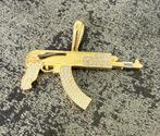 Prachtige 14 karaats gouden ak-47 hanger, Ophalen of Verzenden, Nieuw, Goud, Overige voorstellingen