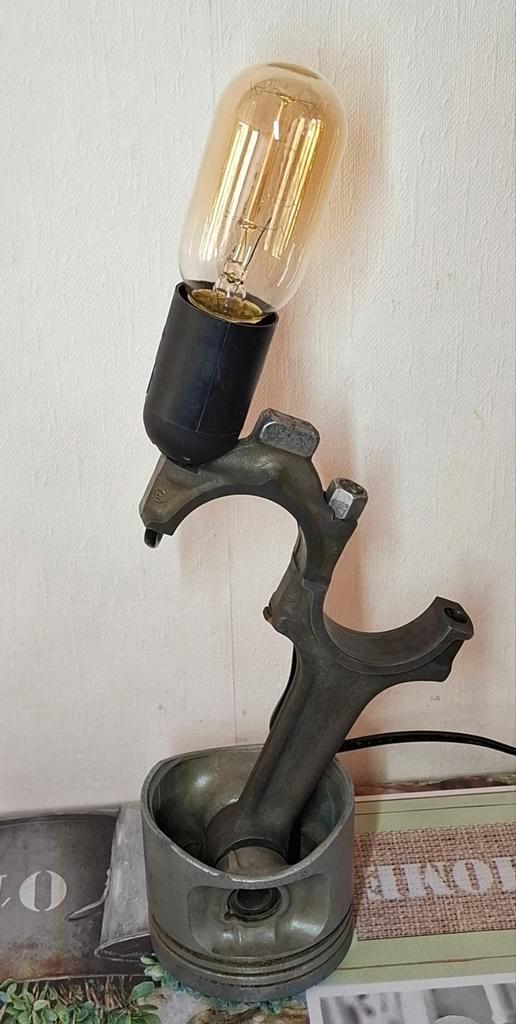 Burolamp Zuiger Drijfstang BMW M30 | lamp tafellamp E27, Huis en Inrichting, Lampen | Tafellampen, Gebruikt, Minder dan 50 cm