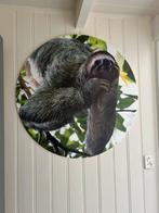 Wandcirkel lachende luiaard rond 90 cm Nieuwprijs € 64,95, Ophalen, Nieuw, Wanddecoratie