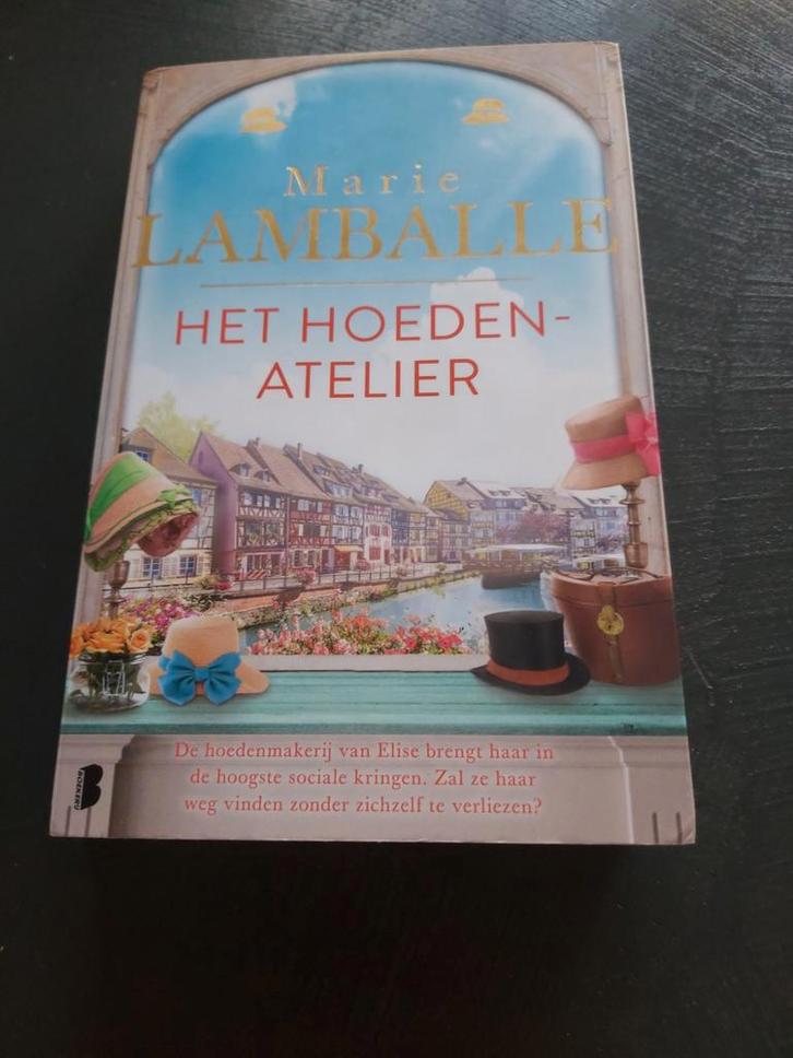 Het Hoeden-Atelier - Marie Lamballe, Boeken, Historische romans, Zo goed als nieuw, Ophalen of Verzenden