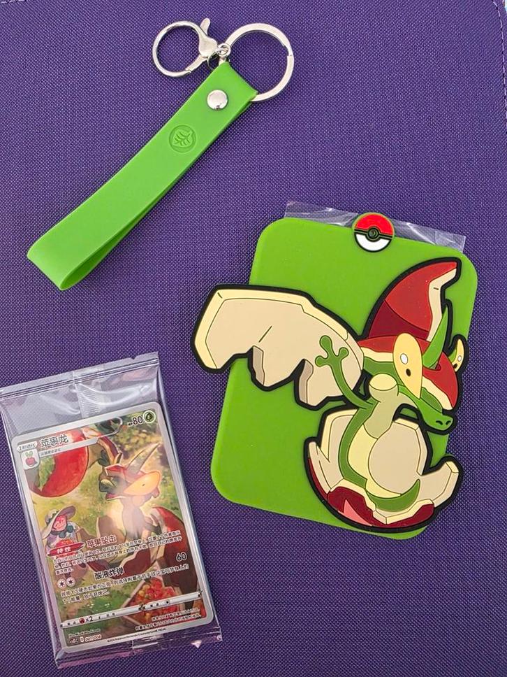Applin #1 Chinese Pokemon Kaart + Sleutelhanger & Case, Verzamelen, Poppetjes en Figuurtjes, Zo goed als nieuw, Verzenden