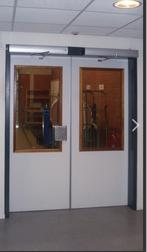 Elektrische draaideurautomaat met afstandsbediening, Doe-het-zelf en Verbouw, Hang- en Sluitwerk, Ophalen of Verzenden, Zo goed als nieuw