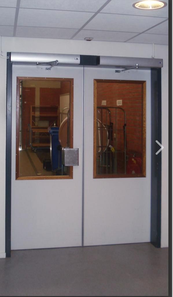 Elektrische draaideurautomaat met afstandsbediening, Doe-het-zelf en Verbouw, Hang- en Sluitwerk, Zo goed als nieuw, Overige typen