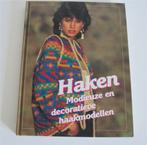 (Dik) boek met haakpatronen, truien, spreien, filethaakwerk, Hobby en Vrije tijd, Ophalen of Verzenden, Zo goed als nieuw, Haken
