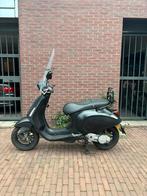 Vespa Sprint 2019 - Mat Zwart, Fietsen en Brommers, Scooters | Vespa, Ophalen, Maximaal 45 km/u, Vespa S, Zo goed als nieuw