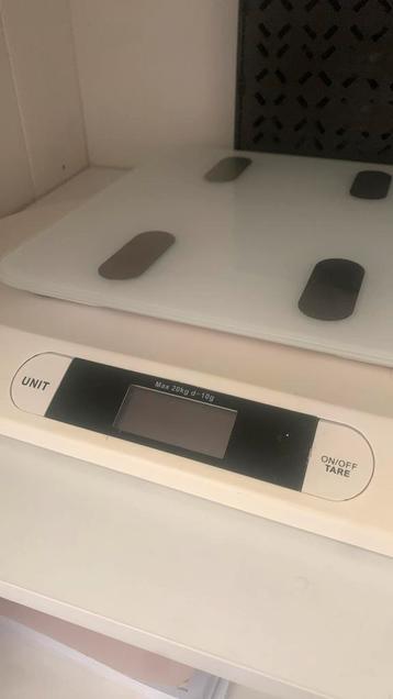 Twee weegschalen te koop digitaal een voor kinderen  beschikbaar voor biedingen
