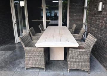 Steigerhouten tafel + 6 stoelen beschikbaar voor biedingen