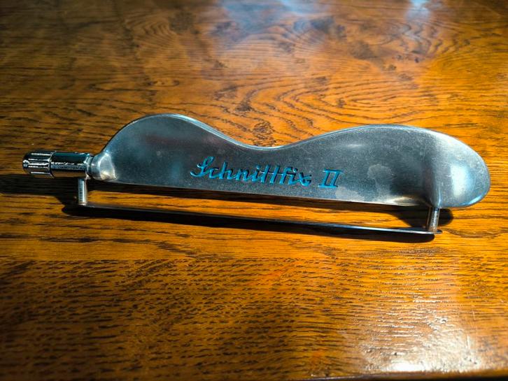 Schnittfix II - Vintage broodmes jaren '50/'60, Antiek en Kunst, Antiek | Gereedschap en Instrumenten, Ophalen of Verzenden